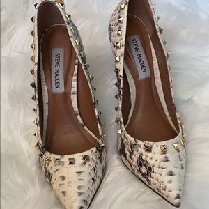 Steve Madden size 6 snakeskin heel
